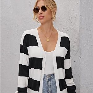 🖤🤍 Black and white lightweight cardigan.🤍🖤